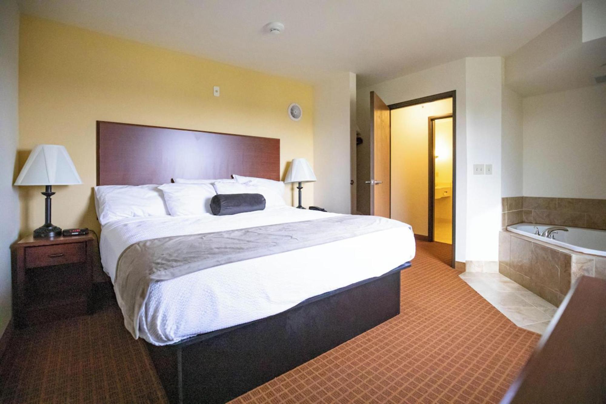 Park View Inn & Suites Hoisington Near Great Bend Bagian luar foto