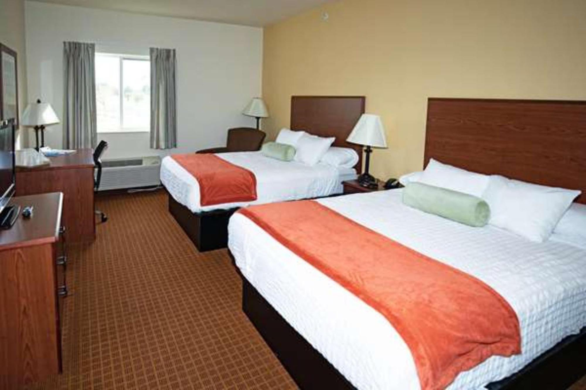 Park View Inn & Suites Hoisington Near Great Bend Bagian luar foto