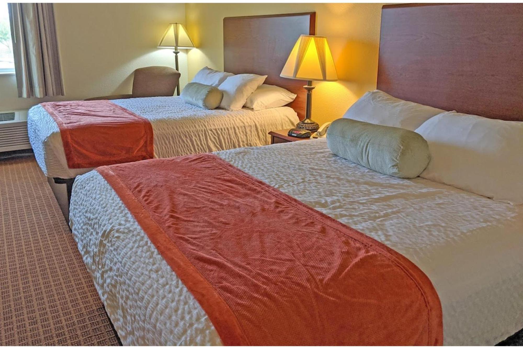 Park View Inn & Suites Hoisington Near Great Bend Bagian luar foto