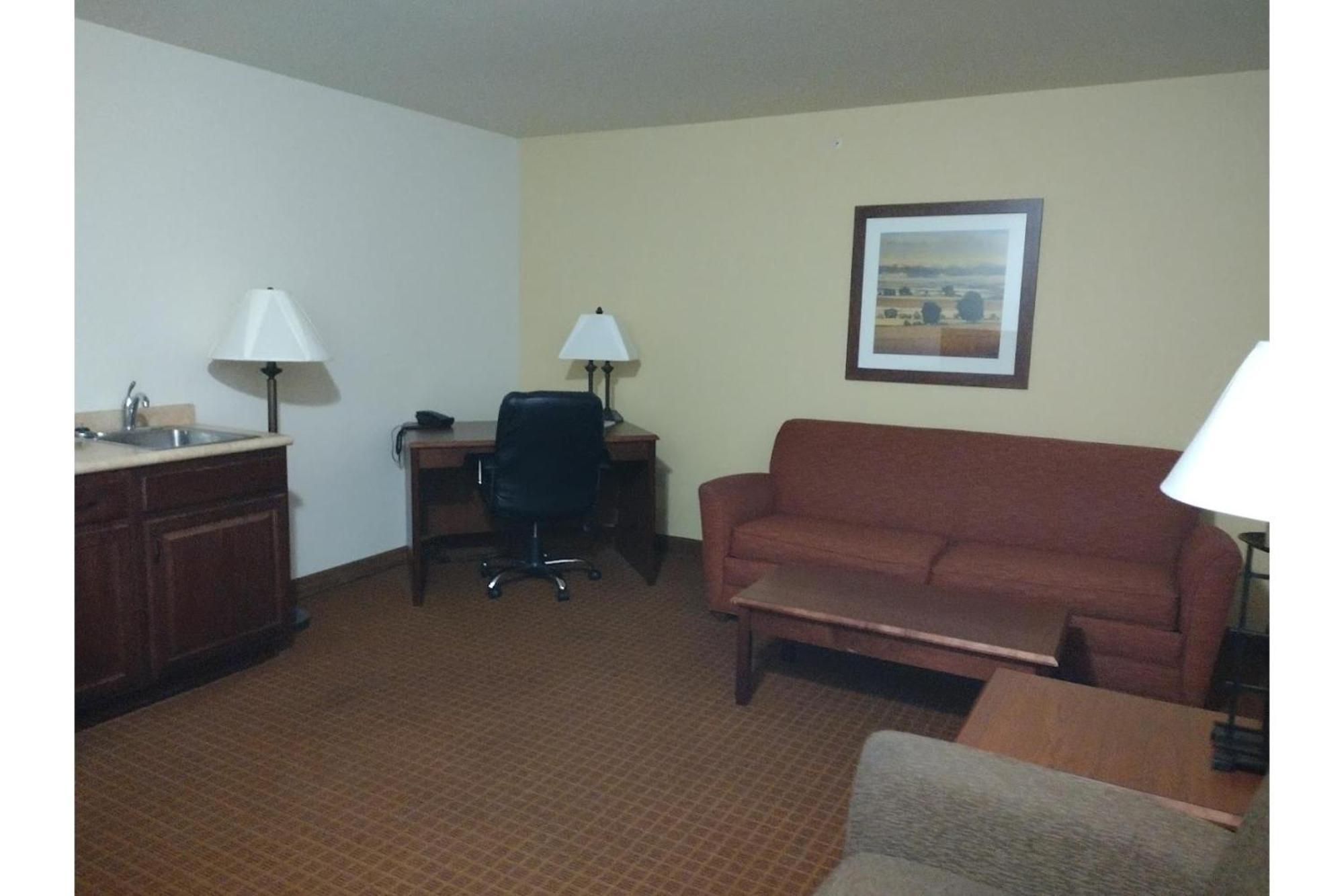 Park View Inn & Suites Hoisington Near Great Bend Bagian luar foto