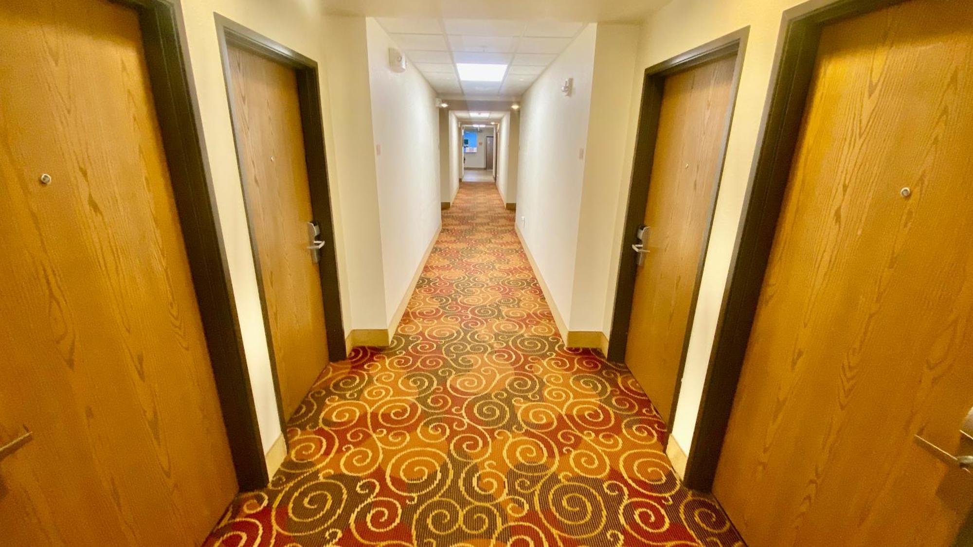 Park View Inn & Suites Hoisington Near Great Bend Bagian luar foto