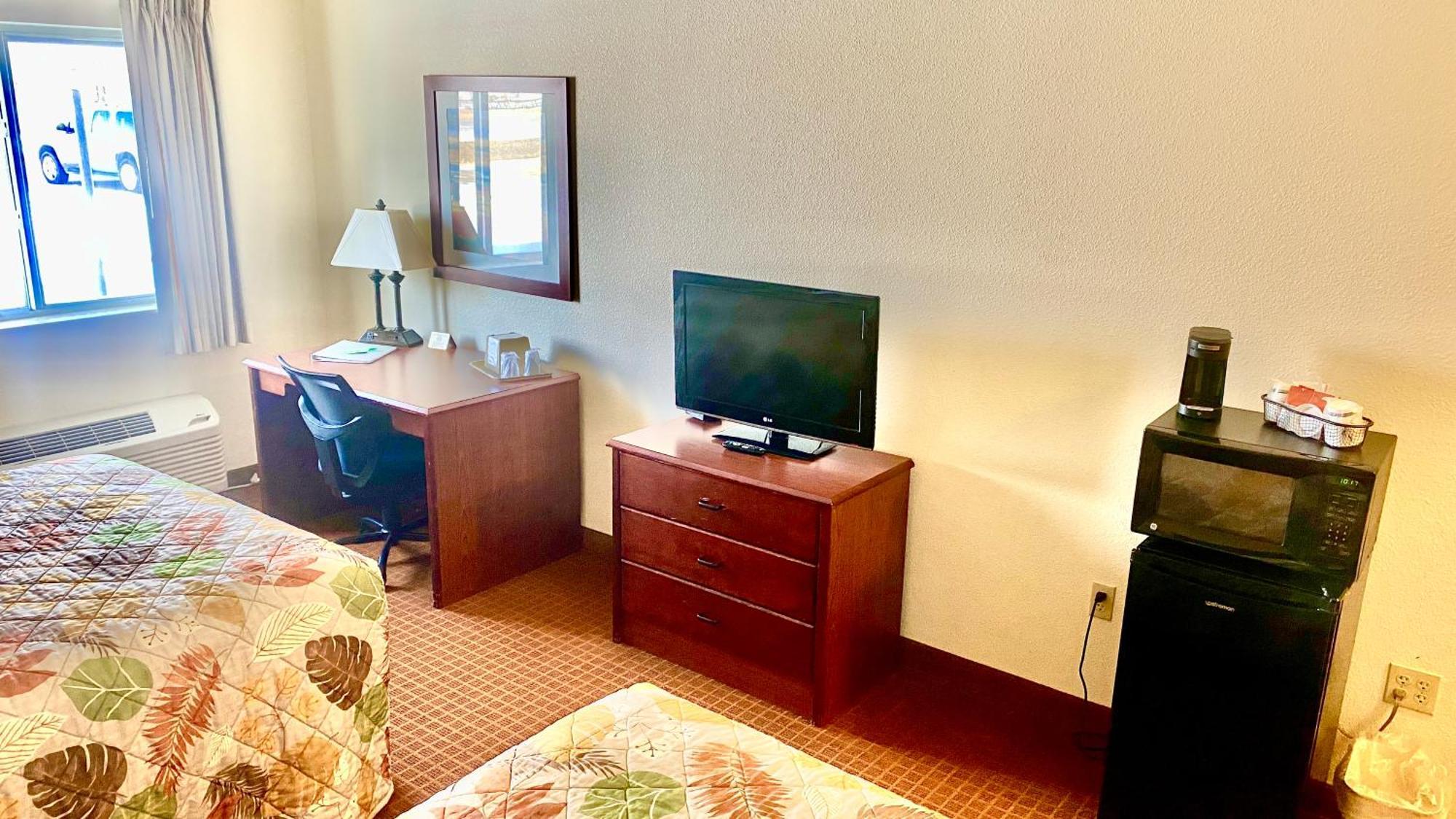 Park View Inn & Suites Hoisington Near Great Bend Bagian luar foto