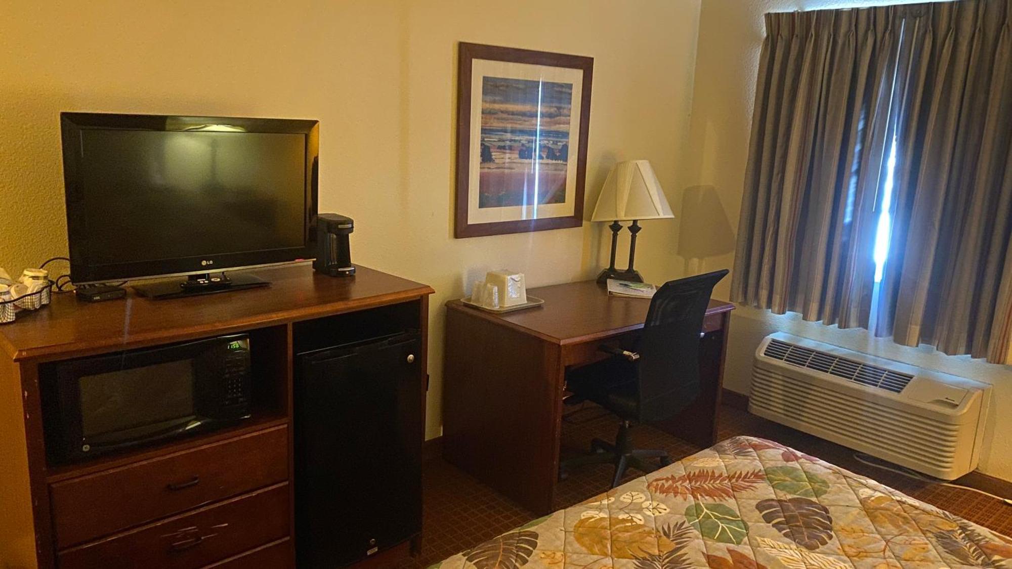 Park View Inn & Suites Hoisington Near Great Bend Bagian luar foto