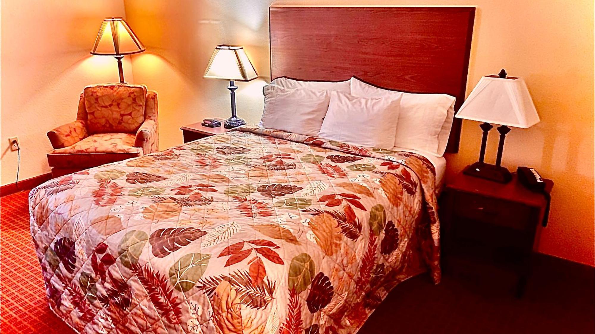 Park View Inn & Suites Hoisington Near Great Bend Bagian luar foto