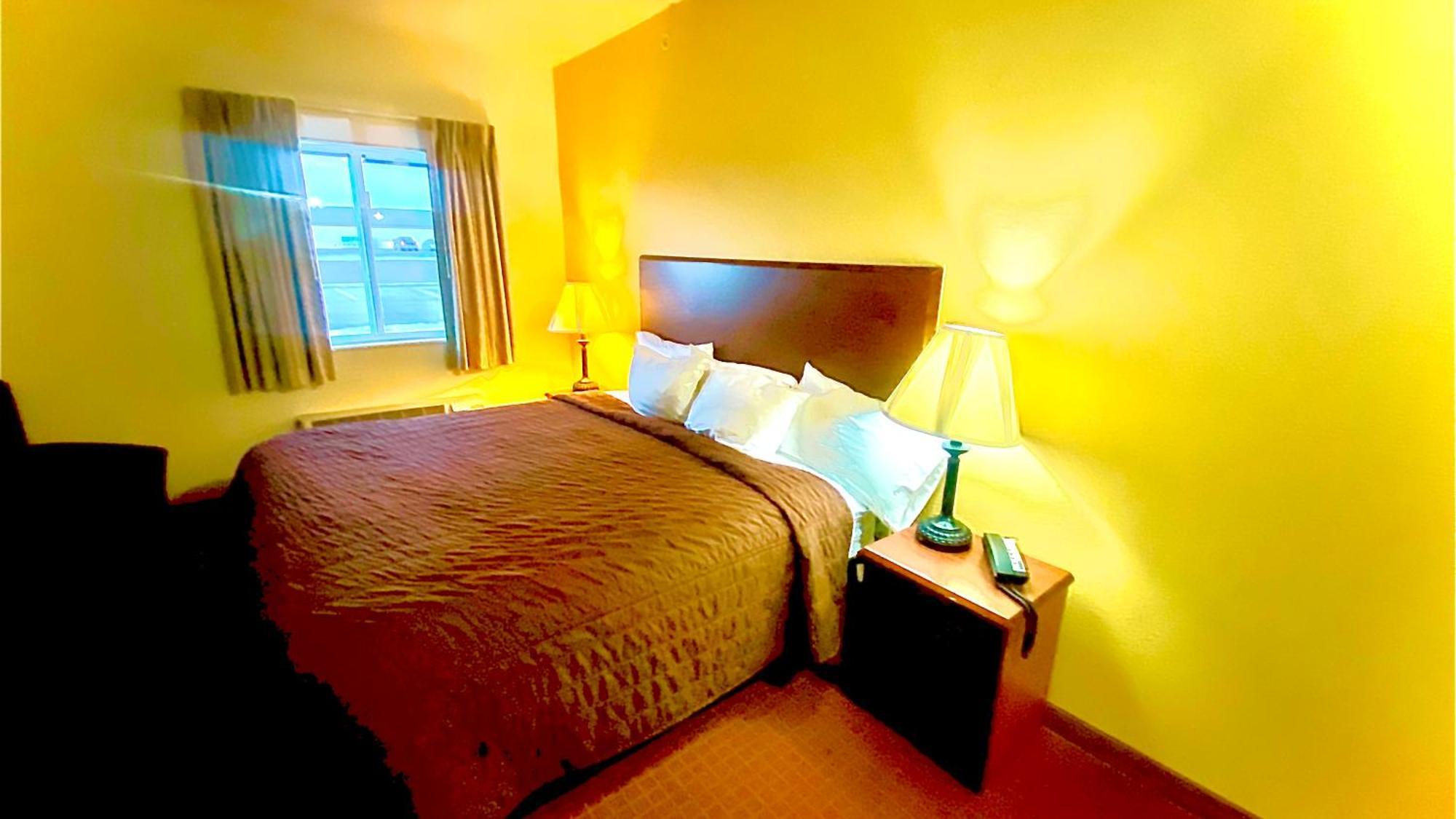 Park View Inn & Suites Hoisington Near Great Bend Bagian luar foto