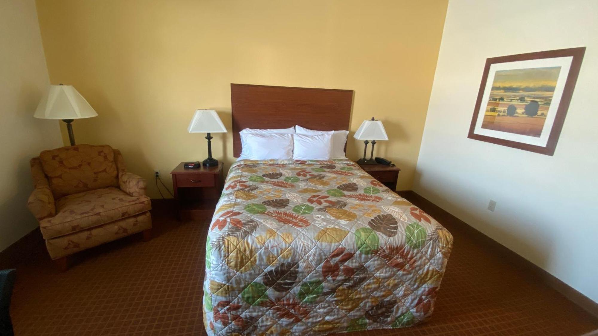 Park View Inn & Suites Hoisington Near Great Bend Bagian luar foto