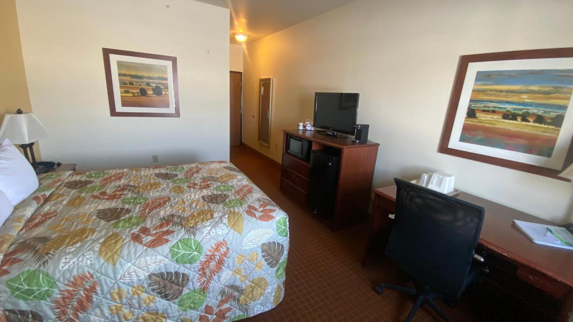 Park View Inn & Suites Hoisington Near Great Bend Bagian luar foto