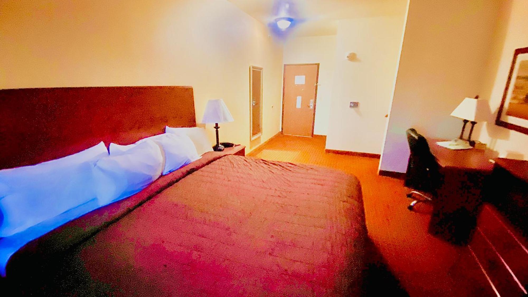 Park View Inn & Suites Hoisington Near Great Bend Bagian luar foto