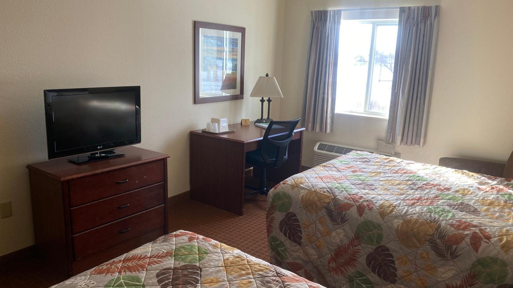 Park View Inn & Suites Hoisington Near Great Bend Bagian luar foto